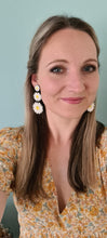 Load image into Gallery viewer, Daisy Chain Earrings