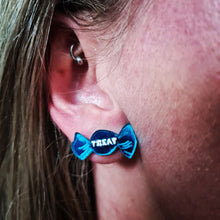 Load image into Gallery viewer, Halloween Trick or Treat Earrings