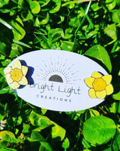 Load image into Gallery viewer, Daffodil Flower Stud Earrings