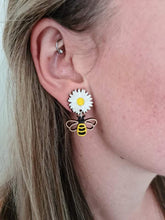 Load image into Gallery viewer, Daisy Flower and Bee Earrings