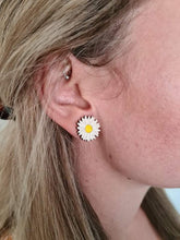 Load image into Gallery viewer, Daisy Flower Stud Earrings