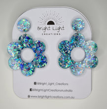 Load image into Gallery viewer, Retro Flower Dangle Earring
