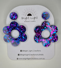 Load image into Gallery viewer, Retro Flower Dangle Earring
