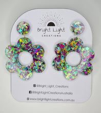 Load image into Gallery viewer, Retro Flower Dangle Earring
