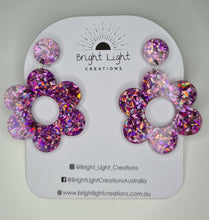 Load image into Gallery viewer, Retro Flower Dangle Earring
