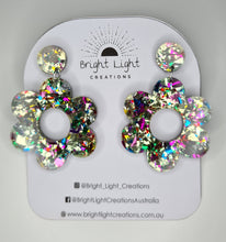 Load image into Gallery viewer, Retro Flower Dangle Earring
