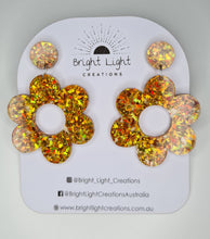 Load image into Gallery viewer, Retro Flower Dangle Earring
