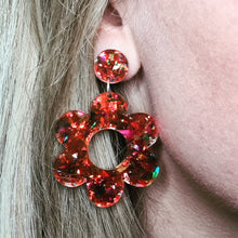 Load image into Gallery viewer, Retro Flower Dangle Earring
